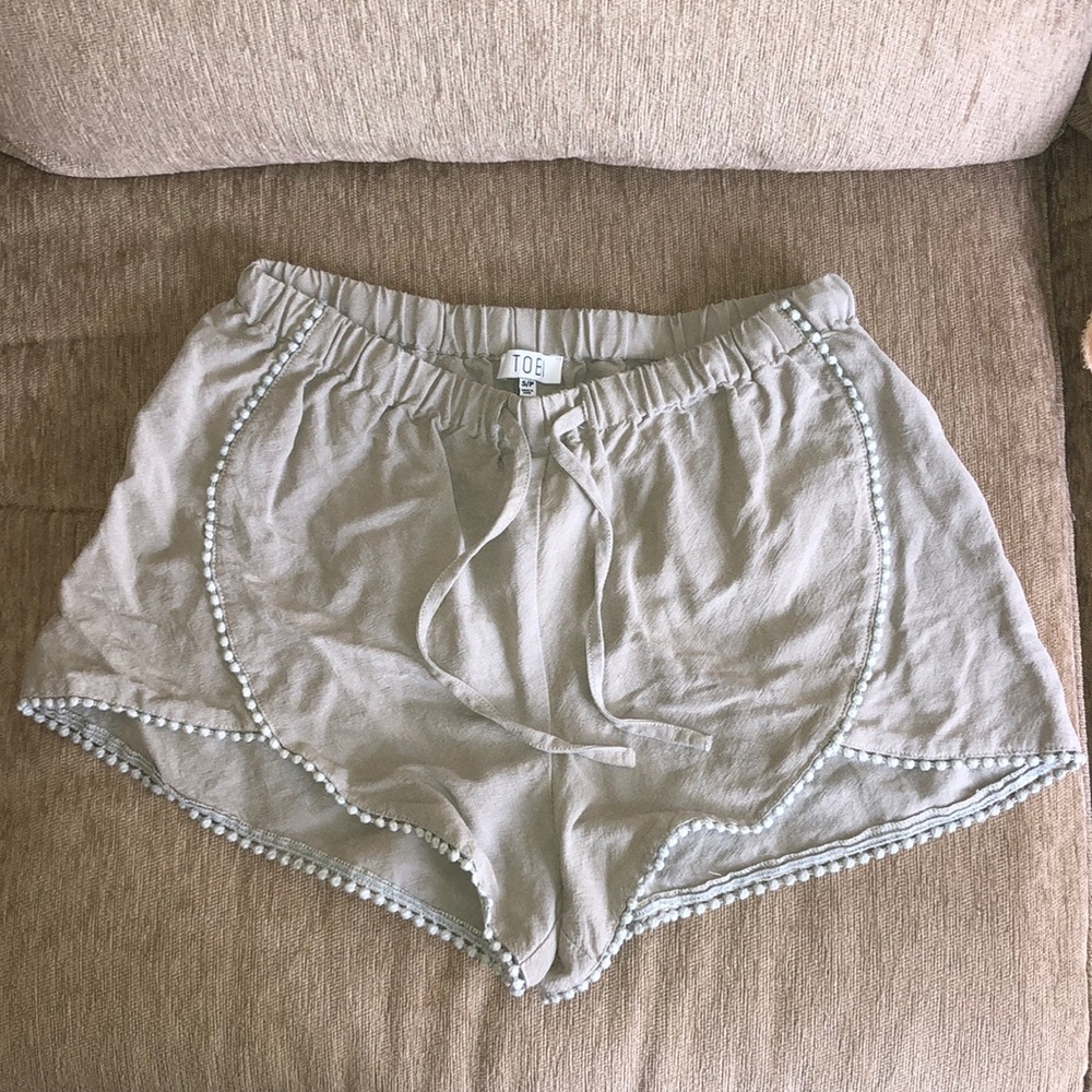 FINAL OFFER: Sage green tulip pull-on shorts🌷